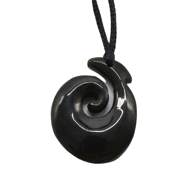 Colgante en forma de gancho de nefritas de jade eternidad con acabado pulido y tallado de Maori Koru de Zelanda