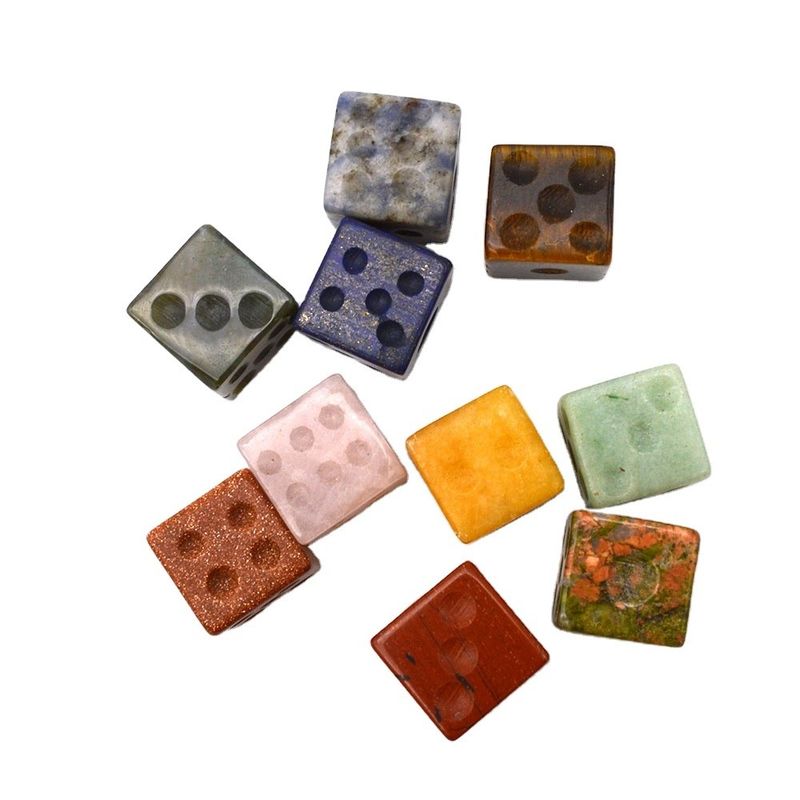 Ponga sus manos en Gemstone 15mm Cube Dice Un must-have para cualquier entusiasta del juego