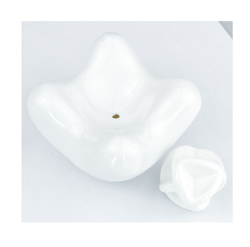 Experimenta el poder curativo tradicional de la herramienta facial de cerámica Gua Sha para relajar el cuerpo
